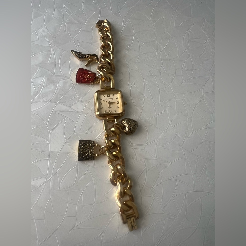 ellemenno  QUARTZ Women's Charm Bracelet Watch New Battery
